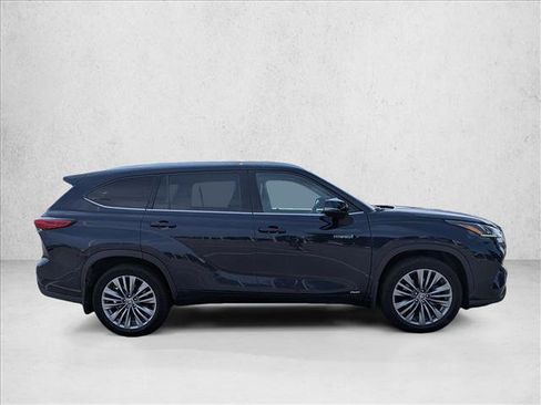 Used 2021 Toyota Highlander Platinum AWD/4WD image 4