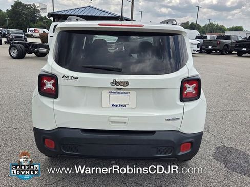 Used 2018 Jeep Renegade Latitude FWD image 11