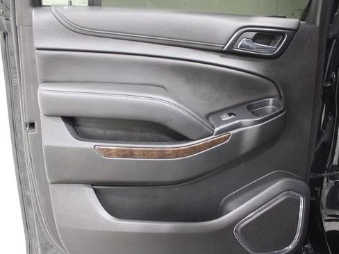 Used 2020 Chevrolet Suburban LT image 23