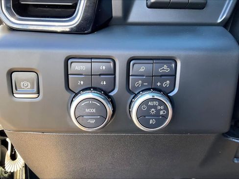 Used 2024 GMC Sierra 3500 Denali w/ Technology Package image 34