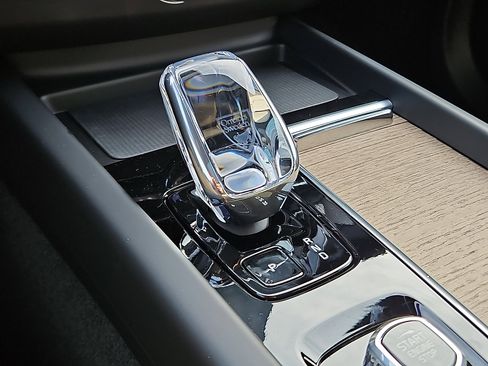 New 2026 Volvo XC60 B5 Plus w/ Protection Package Premier image 13