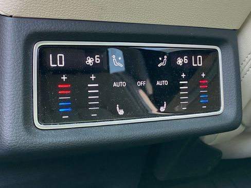 Used 2024 Audi Q8 e-tron Premium Plus w/ Premium Plus Package AWD/4WD image 20