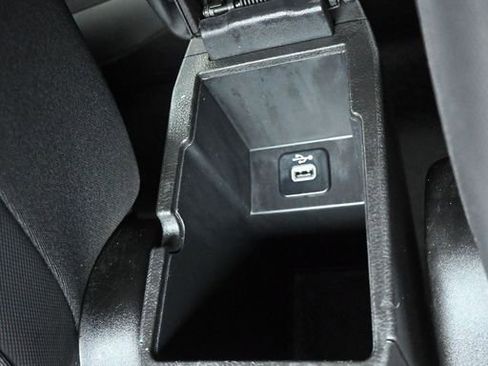 Used 2017 Jeep Renegade Altitude FWD image 22