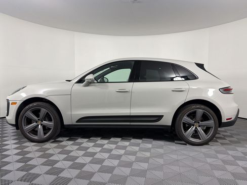Certified 2024 Porsche Macan AWD/4WD image 2