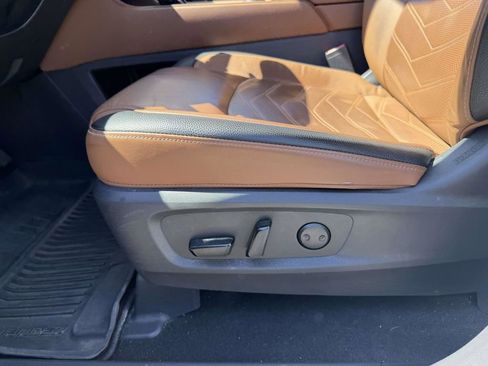 Used 2025 Nissan Pathfinder Platinum AWD/4WD image 22