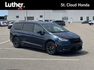 Used 2023 Chrysler Pacifica Touring-L w/ S Appearance Package FWD video 1