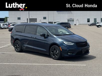 Used 2023 Chrysler Pacifica Touring-L w/ S Appearance Package