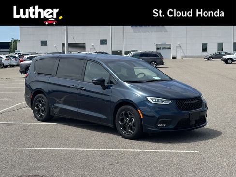 Used 2023 Chrysler Pacifica Touring-L w/ S Appearance Package FWD image 1
