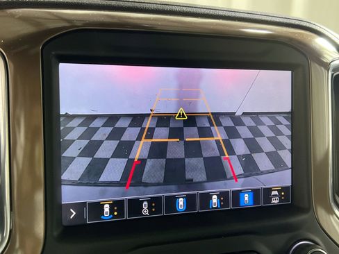 Used 2021 Chevrolet Silverado 1500 High Country w/ Technology Package image 27