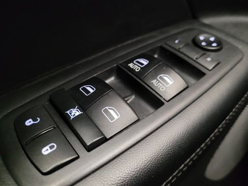 Used 2018 Jeep Grand Cherokee Altitude image 27