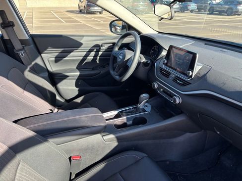 Used 2025 Nissan Altima 2.5 S image 13