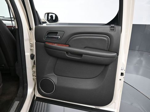 Used 2014 Cadillac Escalade ESV Premium image 39