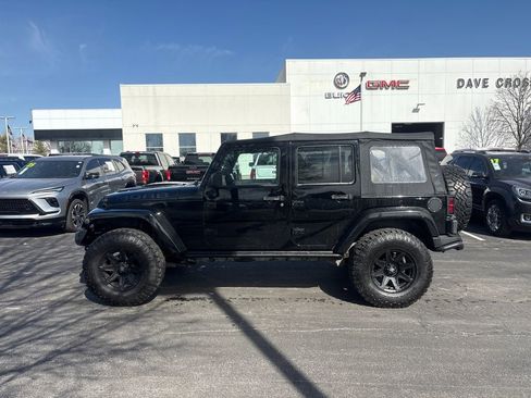 Used 2013 Jeep Wrangler Unlimited Sahara image 9