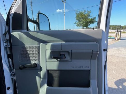 Used 2014 Ford E-150 and Econoline 150 RWD image 29