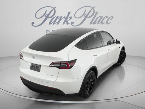 Used 2021 Tesla Model Y Long Range AWD/4WD image 4
