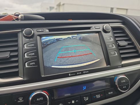 Used 2018 Toyota Highlander Plus image 26