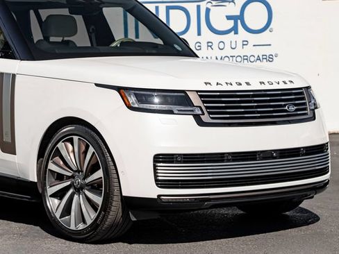 Used 2025 Land Rover Range Rover SV AWD/4WD image 5