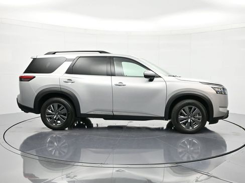 Certified 2024 Nissan Pathfinder SV image 5