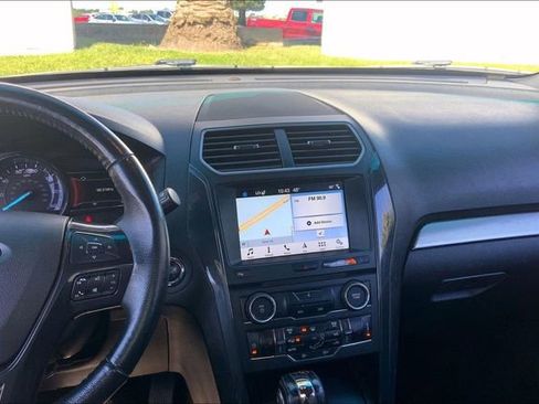 Used 2018 Ford Explorer XLT w/ Equipment Group 202A FWD image 6