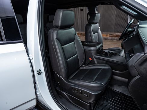 Used 2022 Chevrolet Suburban Z71 w/ Luxury Package image 29