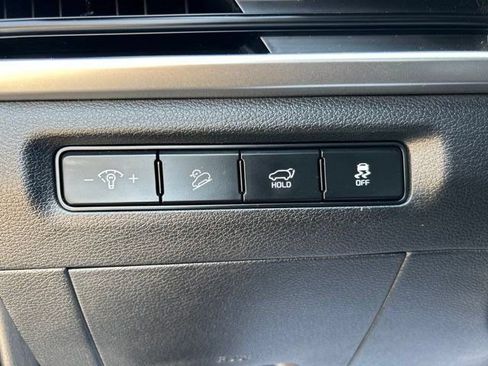 Used 2025 Kia Telluride S FWD image 19