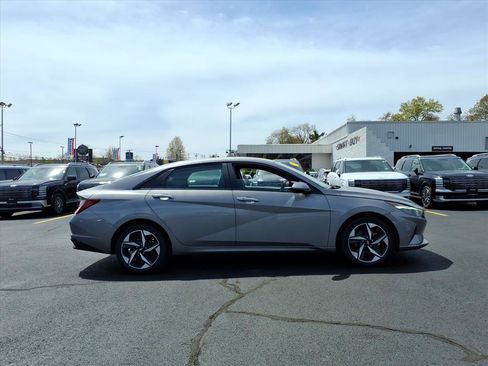Certified 2023 Hyundai Elantra SEL w/ Convenience Package FWD image 4