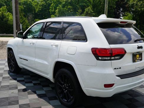 Used 2019 Jeep Grand Cherokee Altitude AWD/4WD image 12