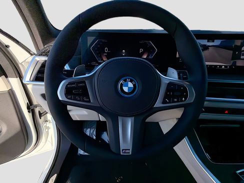 New 2026 BMW X5 xDrive50e image 40