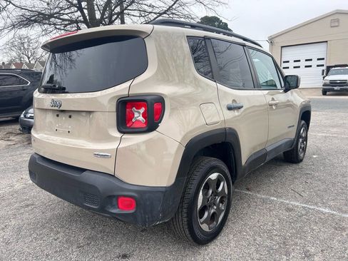 Used 2015 Jeep Renegade Latitude image 12