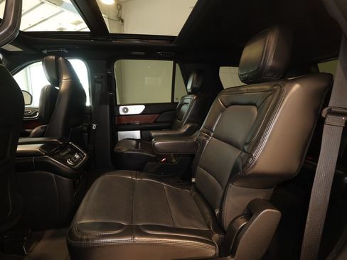 Used 2021 Lincoln Navigator Reserve w/ Luxury Package AWD/4WD image 15