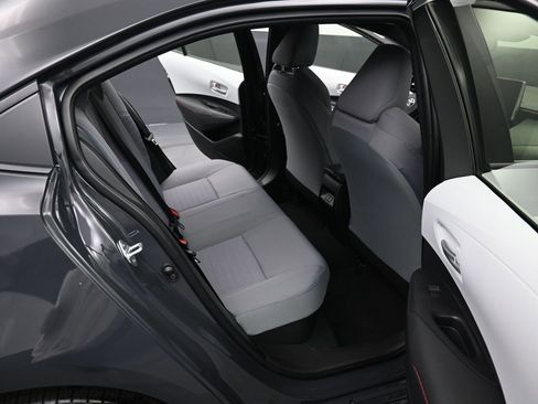 Certified 2025 Toyota Corolla SE image 30