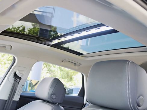 Used 2019 Audi e-tron Premium Plus image 32