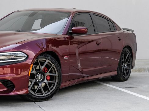 Used 2018 Dodge Charger R/T Scat Pack w/ Driver Confidence Group RWD image 9