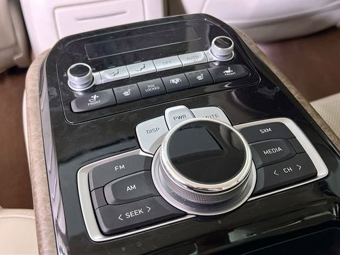 Used 2020 Genesis G90 3.3T Premium image 28