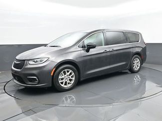Used 2023 Chrysler Pacifica Touring-L video 1