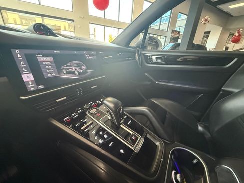 Used 2020 Porsche Cayenne AWD image 44