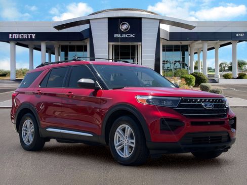 Used 2023 Ford Explorer XLT RWD image 2
