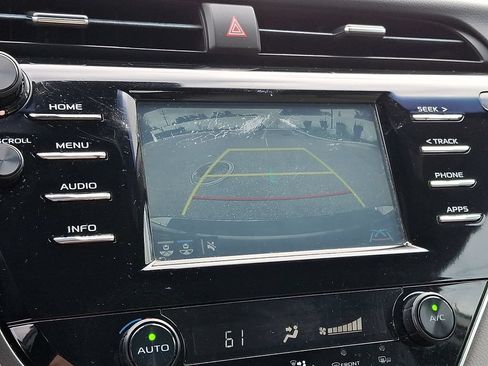 Used 2018 Toyota Camry SE w/ Convenience Package FWD image 19