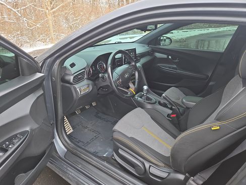 Used 2019 Hyundai Veloster Turbo R-Spec image 11