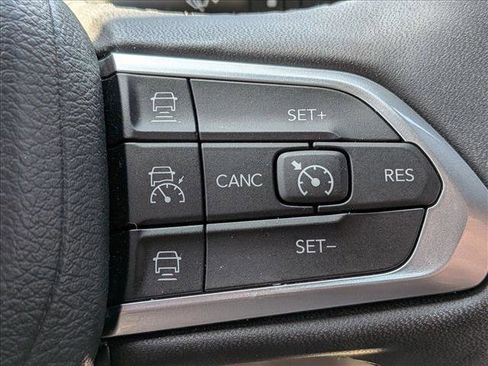 Used 2023 Jeep Compass Limited AWD/4WD image 13