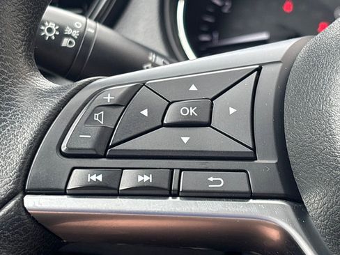 Used 2017 Nissan Rogue S image 18