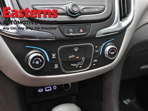 Used 2022 Chevrolet Equinox LS FWD image 19