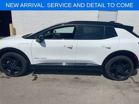 Used 2024 Chevrolet Equinox EV RS FWD image 3