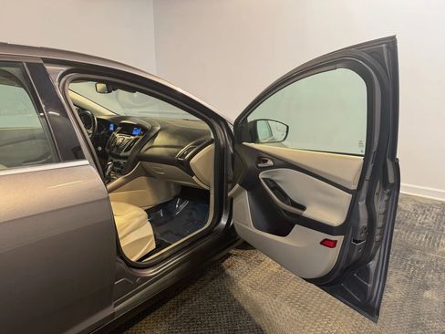 Used 2012 Ford Focus SEL FWD image 23