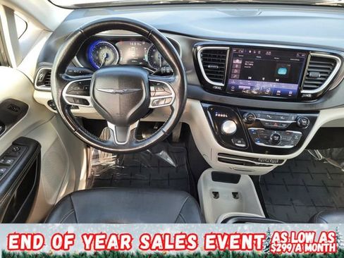 Used 2022 Chrysler Pacifica Touring-L image 20