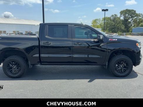 Used 2024 Chevrolet Silverado 1500 LT Trail Boss w/ LT Trail Boss Premium Package AWD/4WD image 2