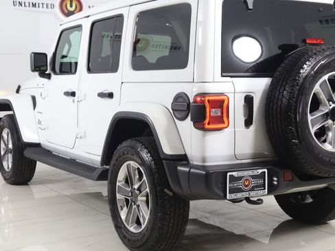 Used 2022 Jeep Wrangler Unlimited Sahara w/ Cold Weather Group AWD/4WD image 23