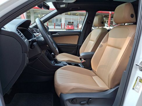 Used 2024 Volkswagen Tiguan SE AWD/4WD image 14