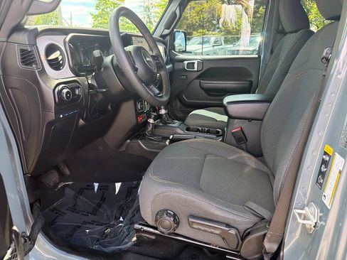 Used 2024 Jeep Wrangler Unlimited AWD/4WD image 12
