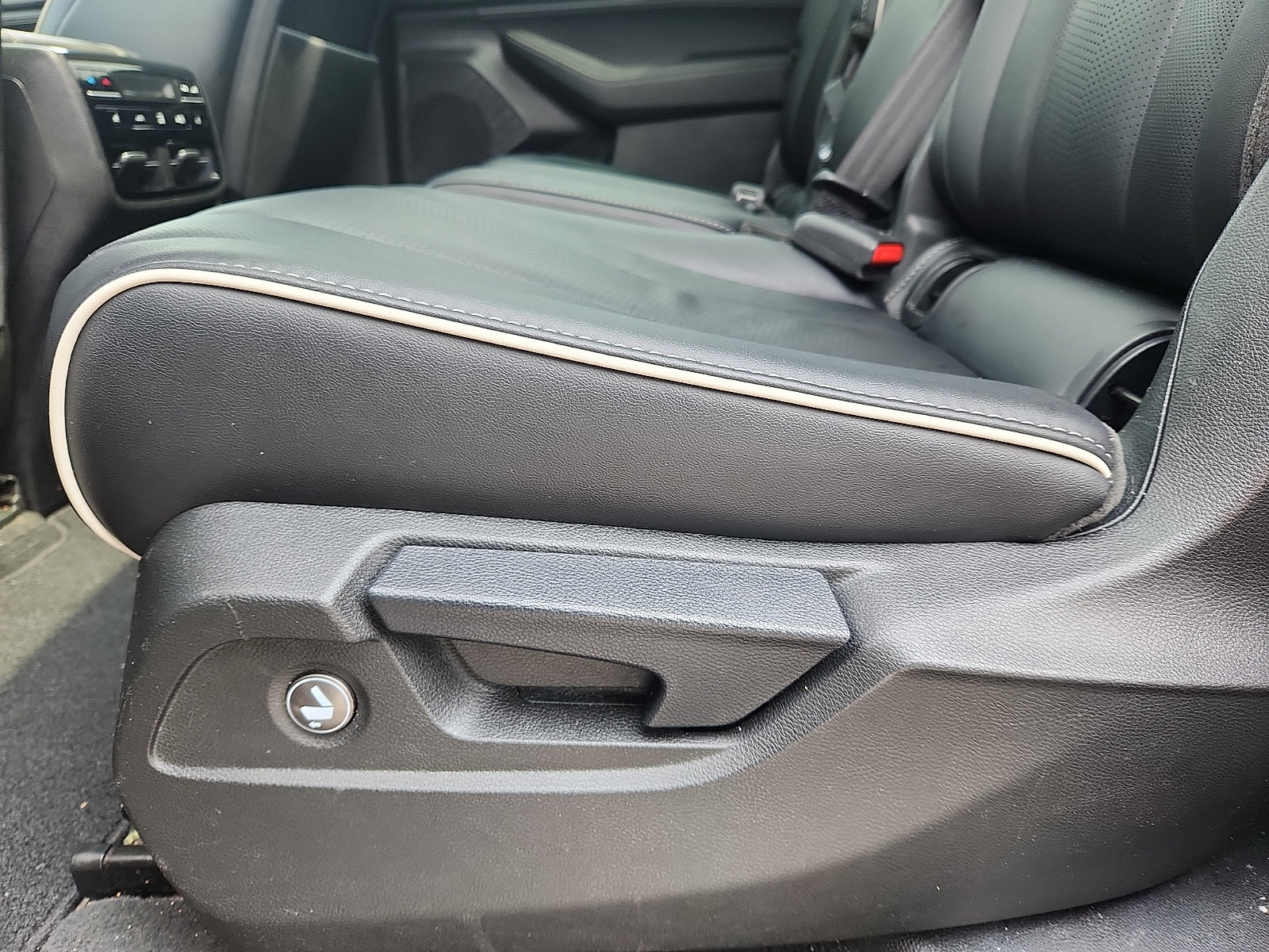 Used 2023 Acura MDX w/ Advance Package AWD/4WD image 26